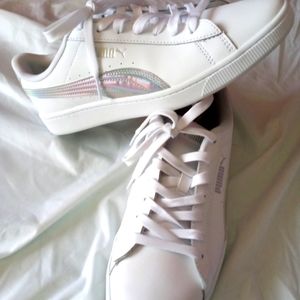 Vikky v2 iridescent pumas size 10
